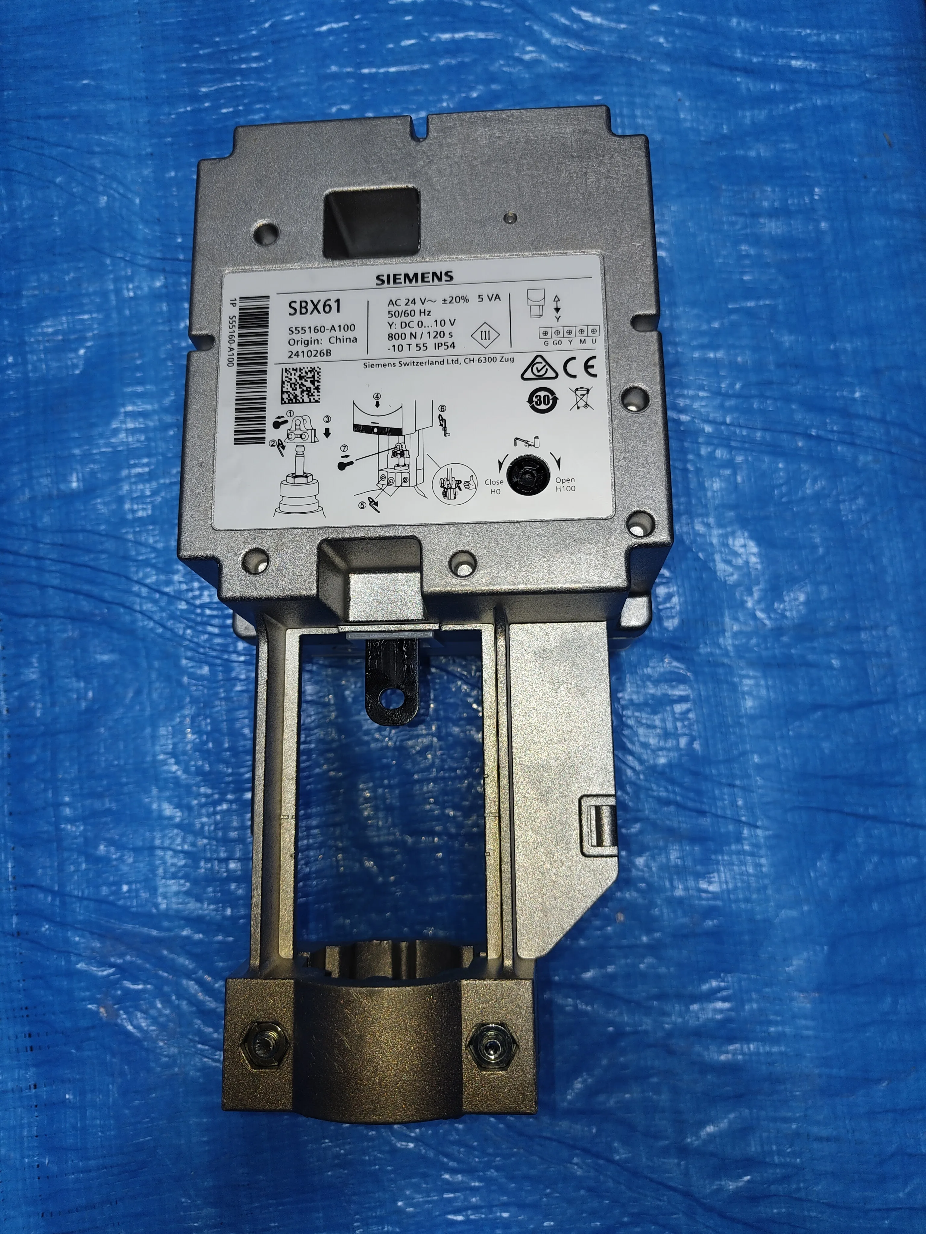 Ball valve with electric actuator